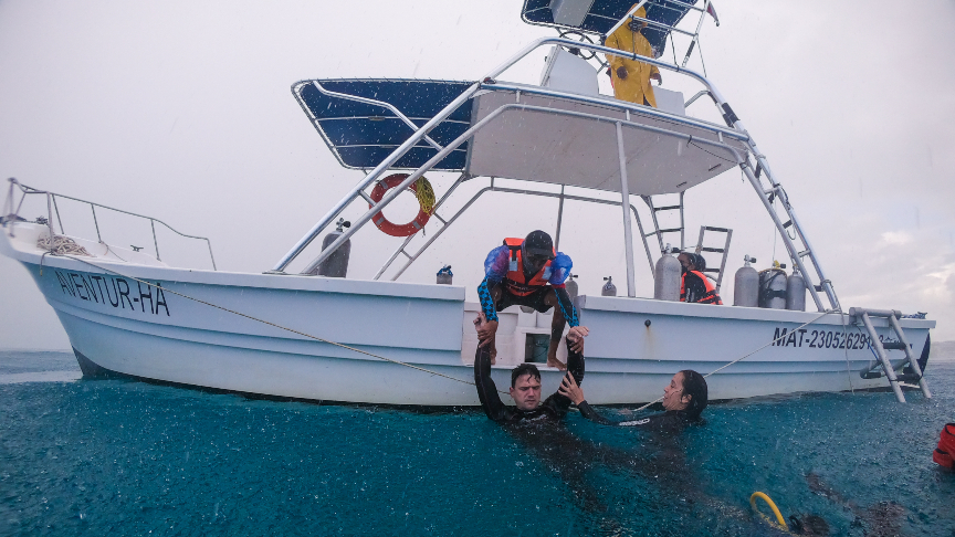 Rescue Dive course, PADI Rescue Diver, in water rescue